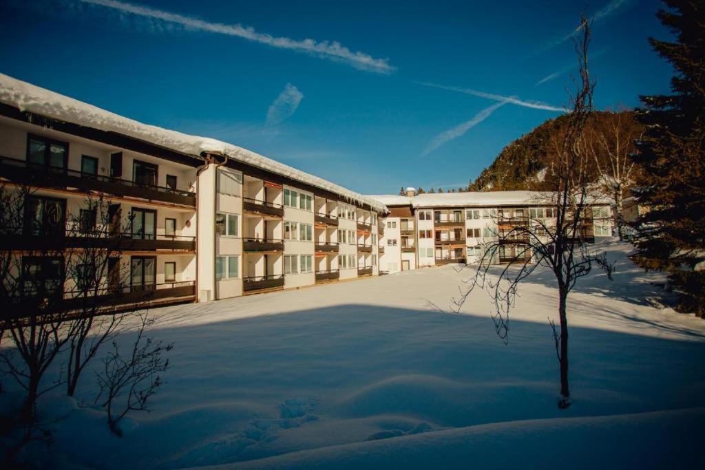 App Harmonie Mit Hallenbad Und Sauna By Monicare Apartment Seefeld in Tirol Bagian luar foto